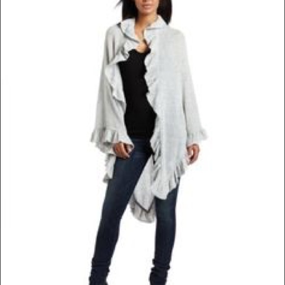 Minnie Rose Ruffle Shawl 